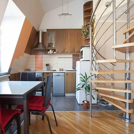 Lägenhet Loft On Of Bohemian Quarter *